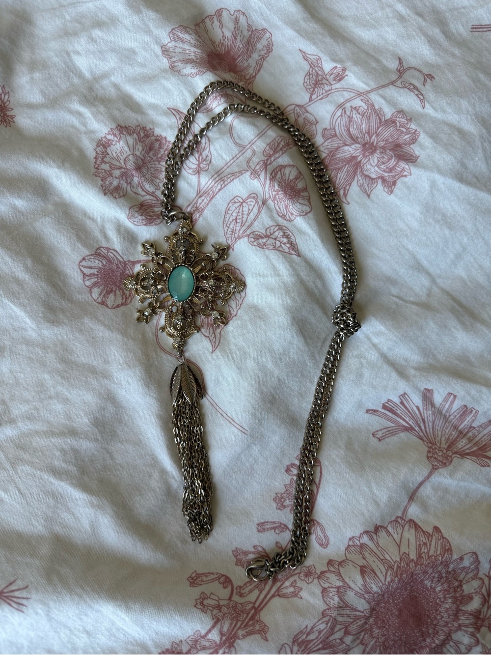 Vintage-Inspired Fashion Gold Necklace with Turquoise Stone Pendant